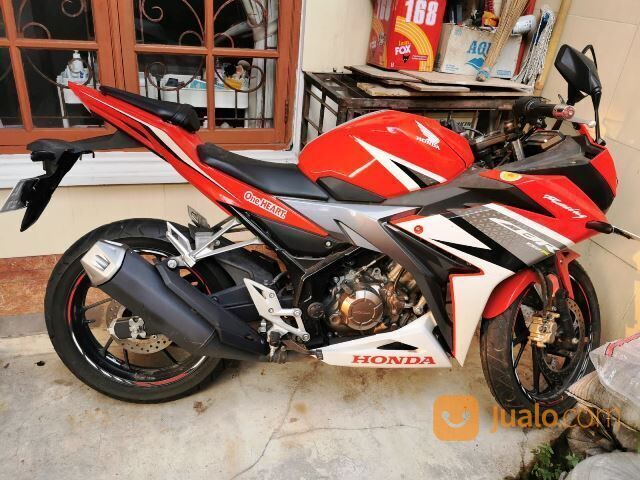 HONDA CBR 150 Tahun 2016 warna MERAH