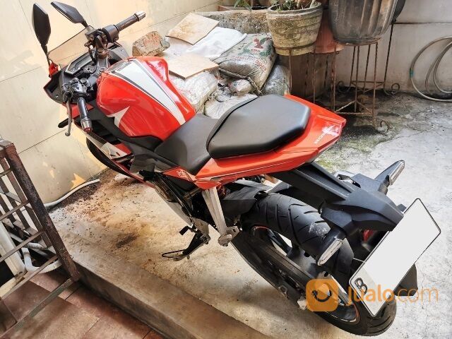 HONDA CBR 150 Tahun 2016 warna MERAH