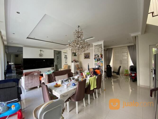 Rumah di Pakuwon City Cluster Windsor Hill