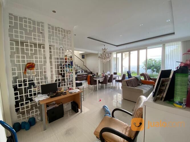 Rumah di Pakuwon City Cluster Windsor Hill