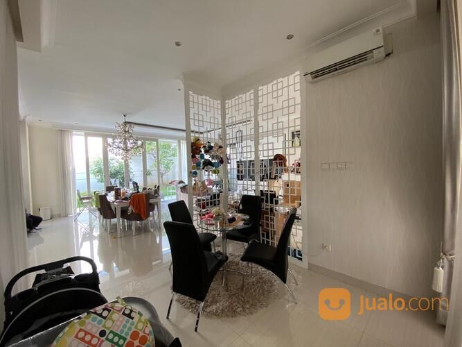 Rumah di Pakuwon City Cluster Windsor Hill