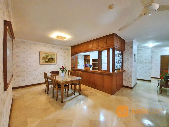 Turun Harga!! Apartemen Grand Tropic, Slipi, 204 m², Lt. 17, SHM (TSI/15306)