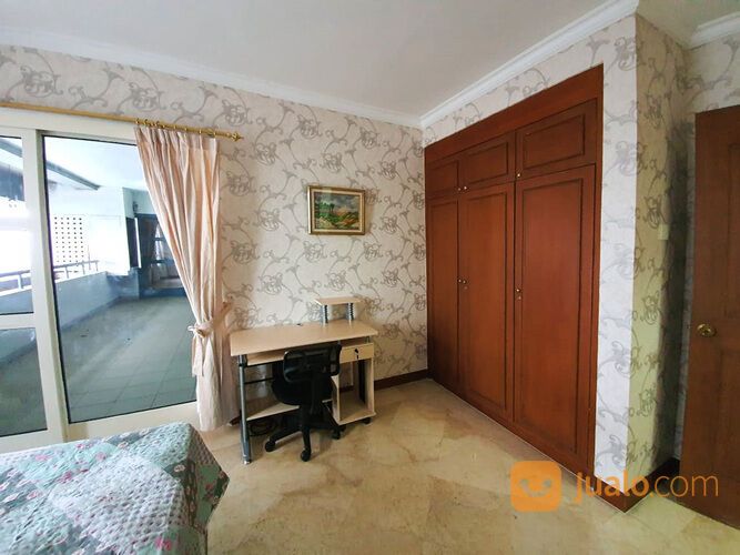 Turun Harga!! Apartemen Grand Tropic, Slipi, 204 m², Lt. 17, SHM (TSI/15306)