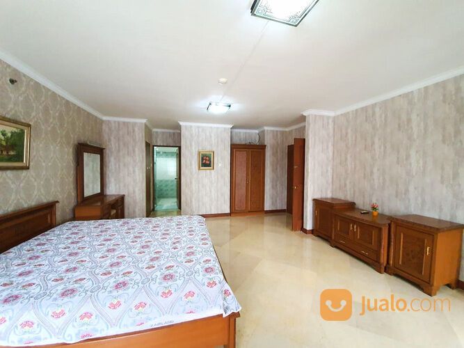 Turun Harga!! Apartemen Grand Tropic, Slipi, 204 m², Lt. 17, SHM (TSI/15306)