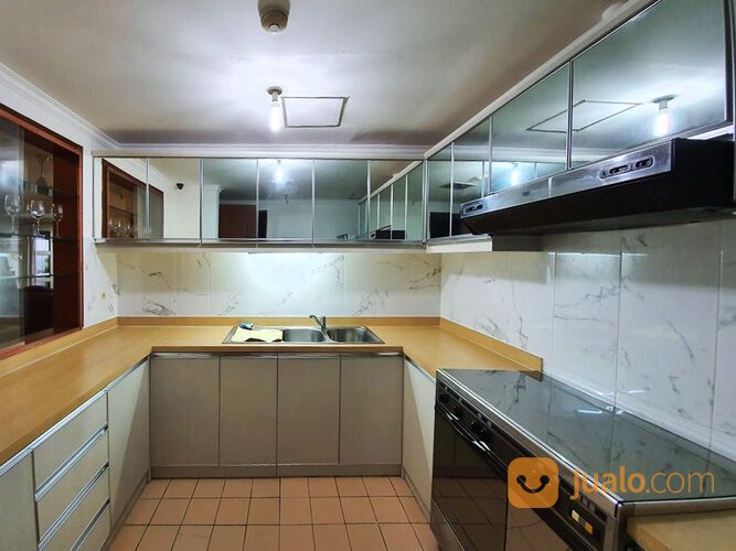 Turun Harga!! Apartemen Grand Tropic, Slipi, 204 m², Lt. 17, SHM (TSI/15306)