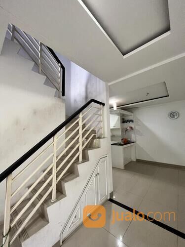 Rumah di Jakarta Garden City Cluster Shinano JGC Cakung Jakarta Timur Sudah Renovasi Full