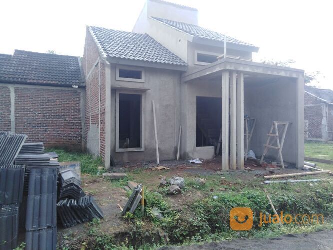 Rumah dengan Dinding Bata Merah Desain Bebas