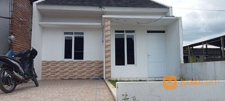 Rumah dengan Dinding Bata Merah Desain Bebas