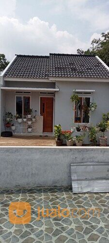 Rumah dengan Row Jalan Lebar 7 Meter