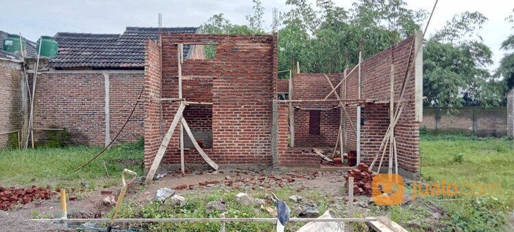 Rumah dengan Row Jalan Lebar 7 Meter