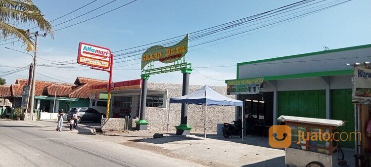 Rumah dengan Row Jalan Lebar 7 Meter