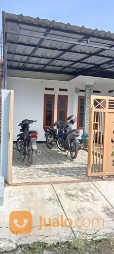 Rumah dengan Row Jalan Lebar 7 Meter