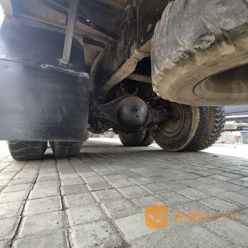 Self Loader UD NISSAN CWA 260 SX Tahun 2011 6x4