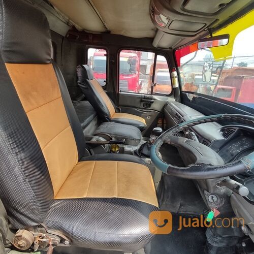 Self Loader UD NISSAN CWA 260 SX Tahun 2011 6x4