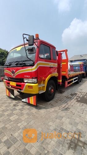 Self Loader UD NISSAN CWA 260 SX Tahun 2011 6x4