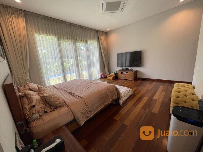 Rumah semi villa jarang ada siap huni private pool jakarta selatan