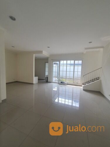 Di sewa rumah suvarna sutera cluster daru