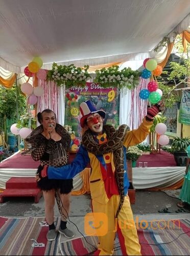 Badut Lucu Dan Tari Ular