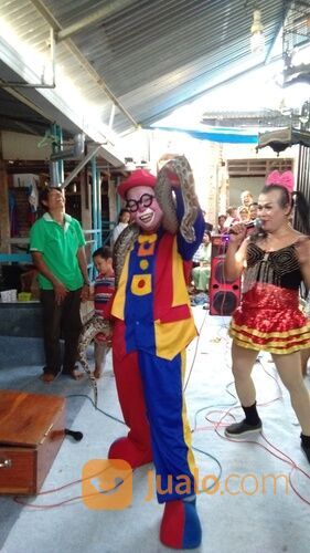 Badut Lucu Dan Tari Ular
