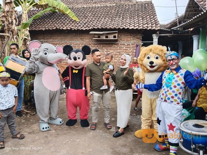 Badut Lucu Dan Tari Ular