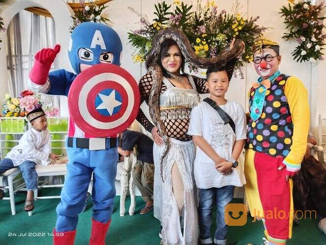 Badut Lucu Dan Tari Ular