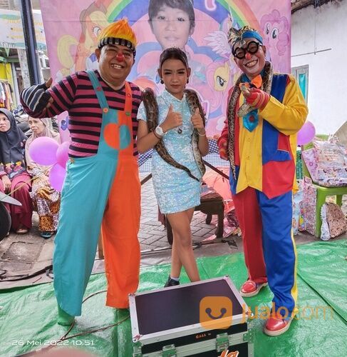 Badut Lucu Dan Tari Ular