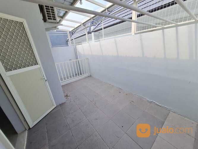 Rumah Mansion Nine Surabaya Barat Sewa Semi Furnished Siap Huni