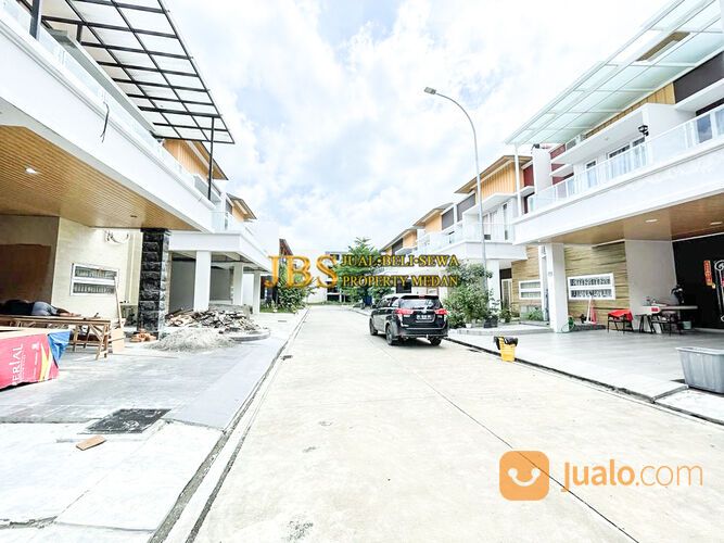 Rumah Kondisi Kosong Komplek Givency One Type Versace