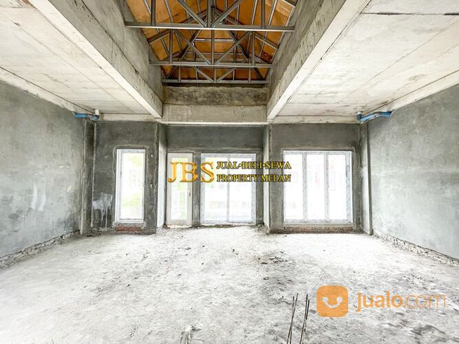 Rumah Kondisi Kosong Komplek Givency One Type Versace