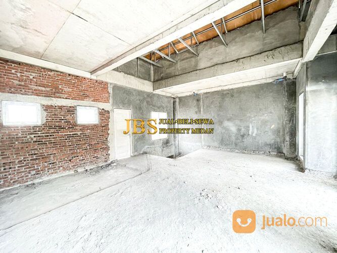 Rumah Kondisi Kosong Komplek Givency One Type Versace