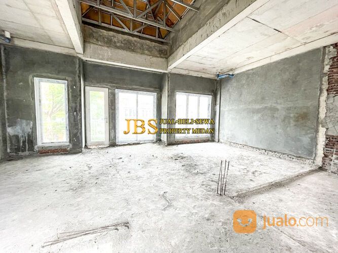 Rumah Kondisi Kosong Komplek Givency One Type Versace