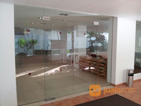 Pintu kaca frameless