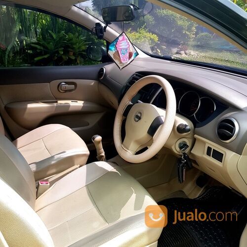 Nissan Grand Livina Hitam 1.5 XV 2009 MT Manual