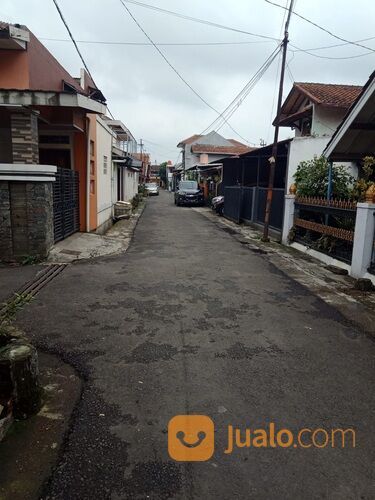 RUMAH KELUARGA DALAM KOMPLEKS PERUMAHAN PEMDA, DI CIMAHI TENGAH, KOTA CIMAHI