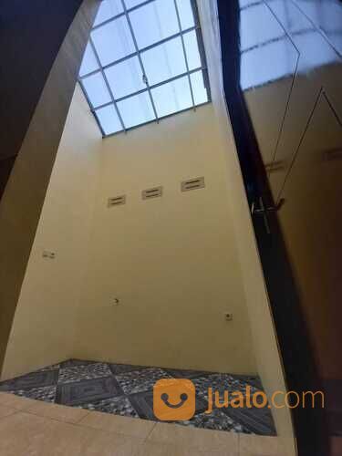 Rumah pojok di Perumahan Bumi Tegal Besar