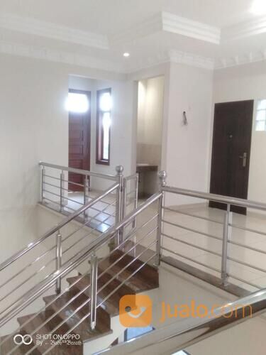 RUMAH MEWAH DI SINGGASANA PRADANA MEKAR WANGI BANDUNG