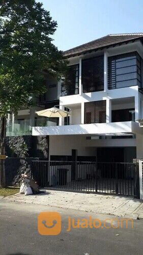 Rumah Mewah di Perum Graha Family Kota Surabaya
