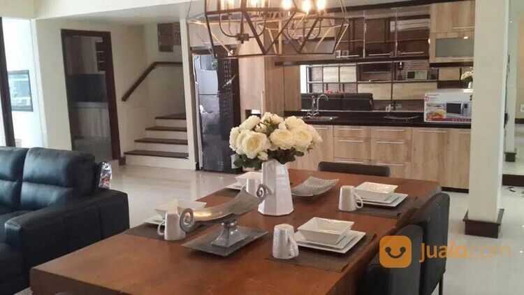 Rumah Mewah di Perum Graha Family Kota Surabaya