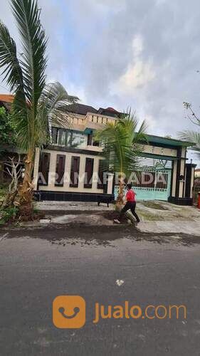 Rumah 3 Lantai 3+1 Kamar Parkir Luas Gazebo Jimbaran