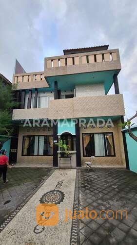 Rumah 3 Lantai 3+1 Kamar Parkir Luas Gazebo Jimbaran