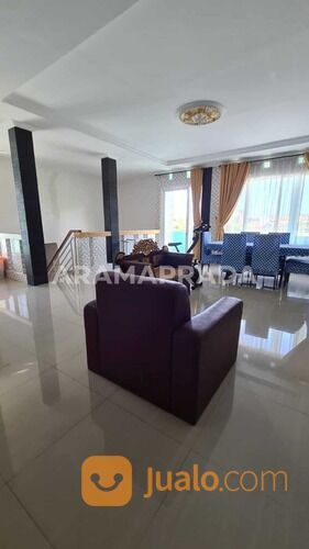 Rumah 3 Lantai 3+1 Kamar Parkir Luas Gazebo Jimbaran