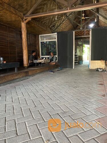 Rumah Usaha Raya Tropodo, ex Salon, dekat dengan Mc Donald dan Bank Mandiri, jalanan ramai