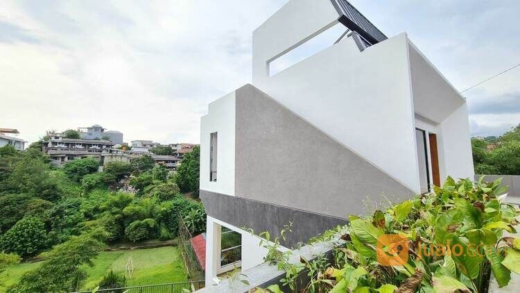 RUMAH VILLA DI DAGO KOYA BANDUNG DEKAT KE TAHURA & DAGO GOLF