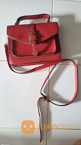 Preloved Tas Selempang Wanita