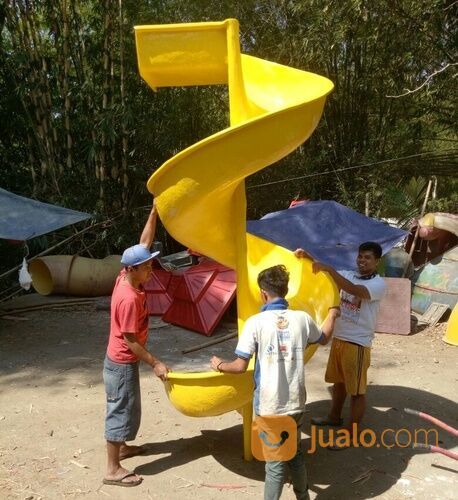 workshop pembuatan perosotan untuk kolam renang yang banyak disukai anak-anak
