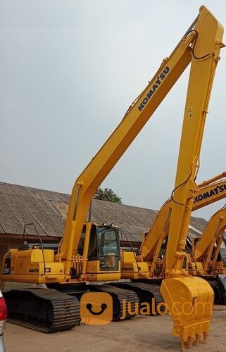 Long Arm Excavator Komatsu PC200-8M0 tahun 2017