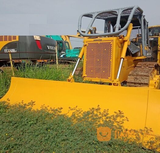 Unit Bulldozer Komatsu D85ESS-2 tahun 2011 dengan Winch