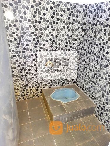 Kios Dengan Lahan Parkir Luas Di Tepi Jalan Utama Jl. Raya Uban KM. 17, Bintan