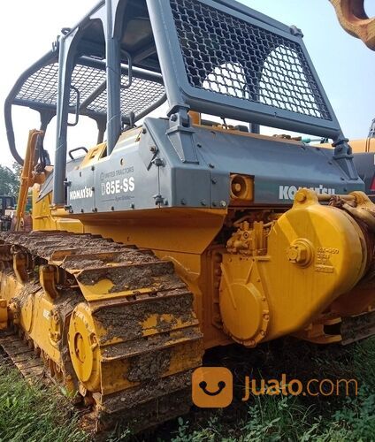 Bulldozer Komatsu D85ESS-2 tahun 2011 dengan Winch