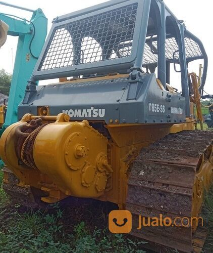Bulldozer Komatsu D85ESS-2 tahun 2011 dengan Winch